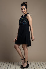Load image into Gallery viewer, Black Bird Motif Shift Dress