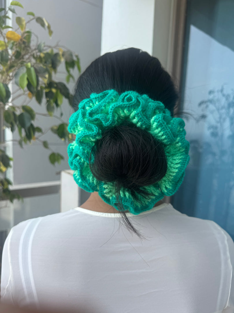 Jumbo green scrunchie